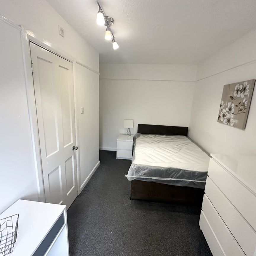 Burley Road (room 4), Burley, Leeds - Photo 1