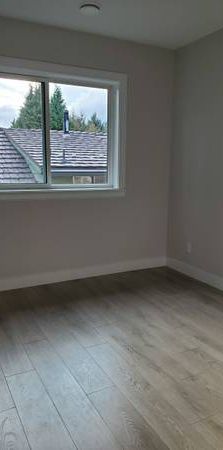 3 bdrm duplex - Photo 1