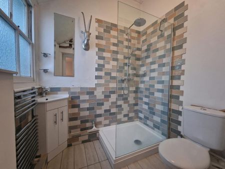 3 bedroom flat to rent - Photo 5