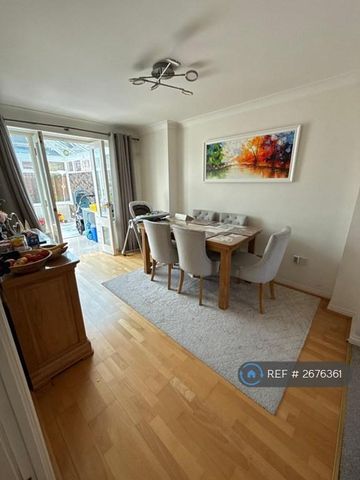 4 bedroom detached house to rent - Photo 2