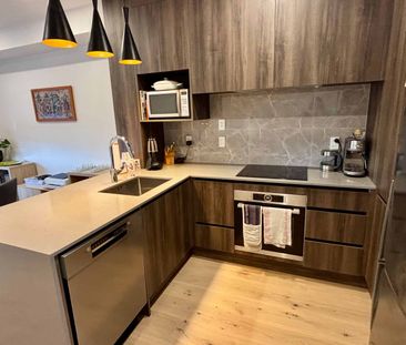 Modern Three-Bedroom Townhouse - Photo 5