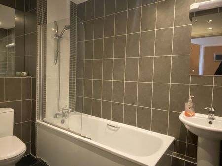 Peglar Way, RH11 - Photo 5