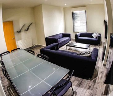 8 Bedroom Apartment - Photo 3