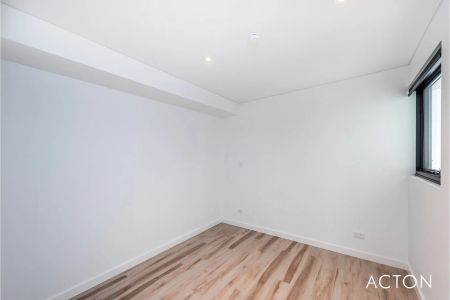 Contemporary Apartment within walking distance to shops, cinema, restaurants & the gym! Just a few minutes drive to the Beach! - Photo 4