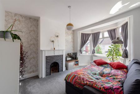 4 bedroom semi-detached house to rent - Photo 4