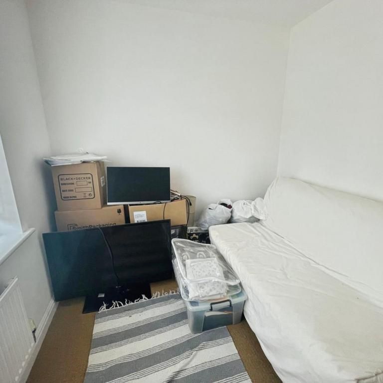 2 bedroom end of terrace house to rent - Photo 1