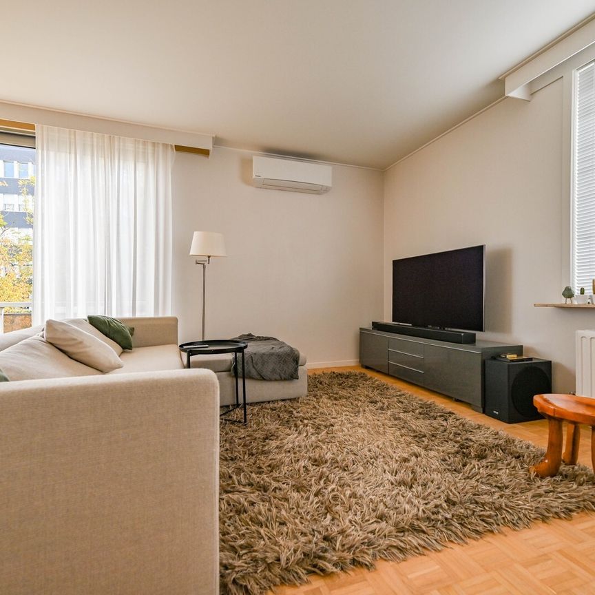 Ruim appartement met ondergrondse autostaanplaats - Photo 1