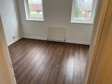 4 Bed Terraced House, Bracknell Close, N22 - Photo 4