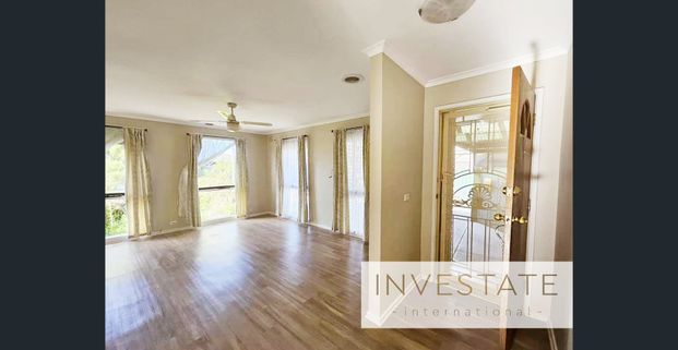 Spacious & Well-Located Family Home - 3 Argyle Crescent, Werribee - Photo 1