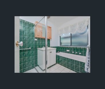 3-Bedroom Villa in Quiet No-Through Road - Photo 5