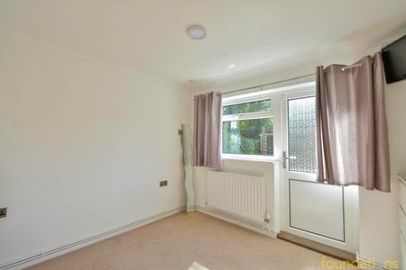 A 2 Bedroom Ground Floor Flat Instruction to Let in Bexhill-on-Sea - Photo 2