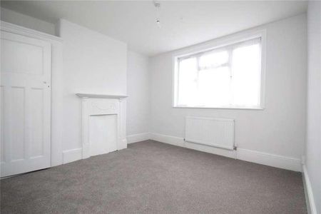 Whalebone Lane South, Dagenham, RM8 - Photo 2