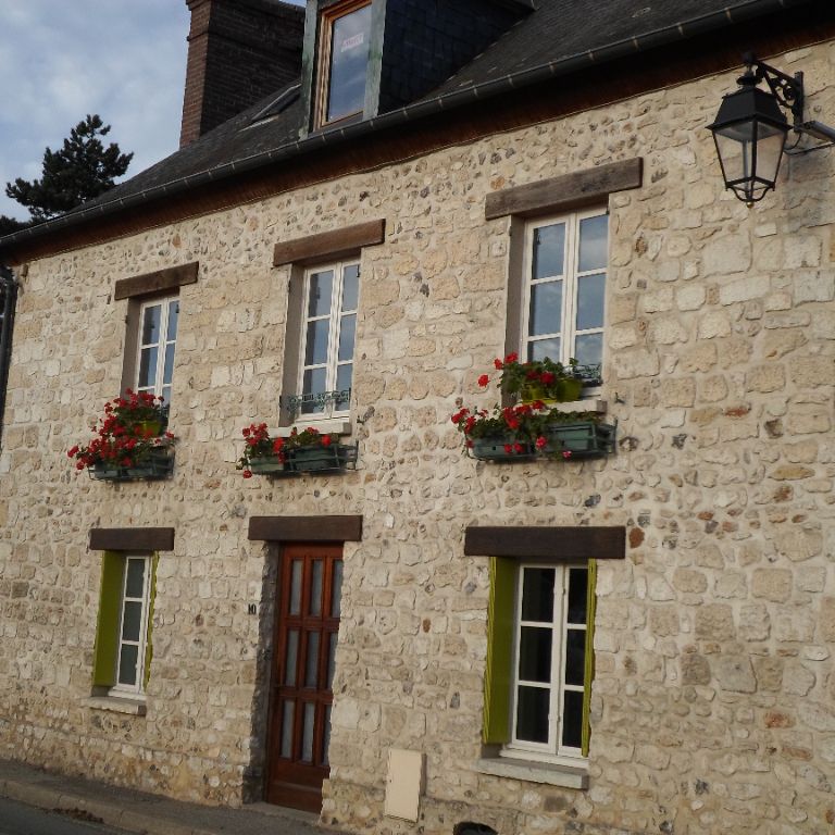 LA CROIX SAINT LEUFROY - Photo 1