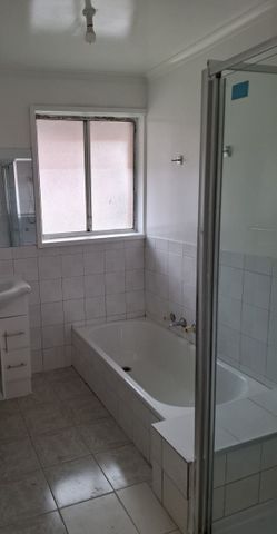 3 bedrooms plus study family home! - Photo 5