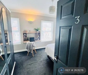 1 bedroom in a house share to rent - Photo 2