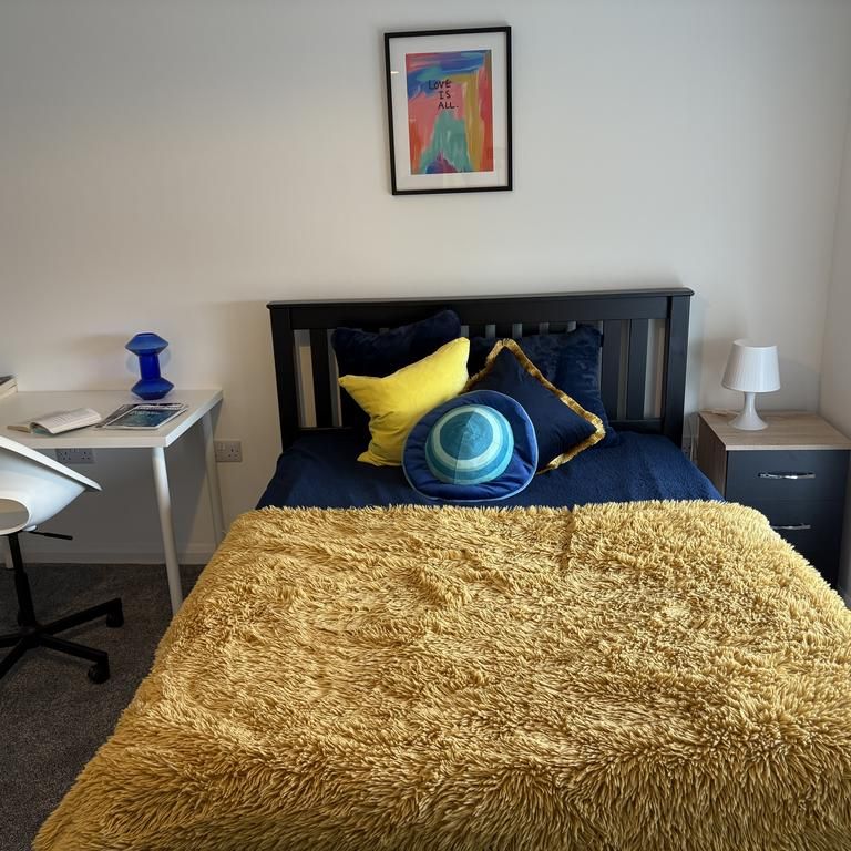 1 bedroom in a house share to rent - Photo 1