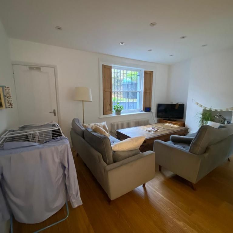 1 bedroom in a house share to rent - Photo 1