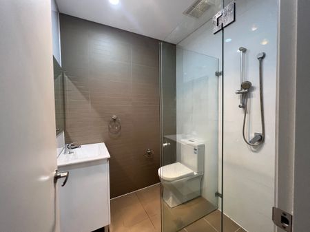 Spacious and Private 2 Bedroom Unit - Photo 5