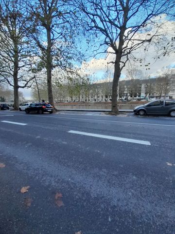 F2 ENTIEREMENT RENOVE - PROCHE RIVES DE L'ORNE - Photo 2