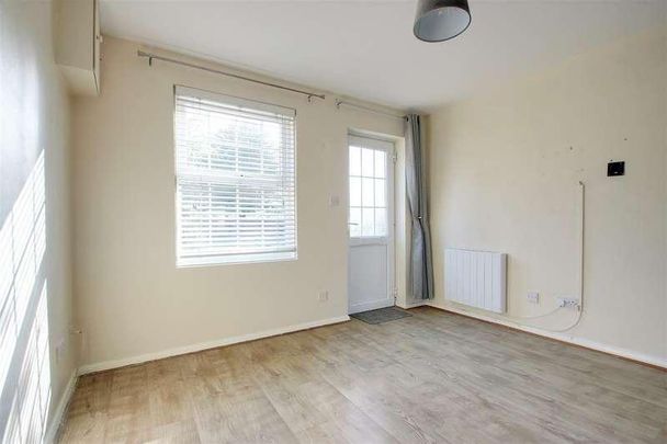 Old Farm, Pitstone, LU7 - Photo 1