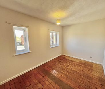 2 bedroom semi-detached house to rent - Photo 4