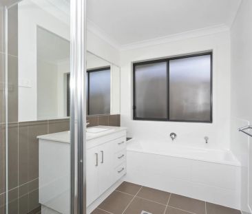 3 Bedroom Low Maintenance Duplex - Photo 6