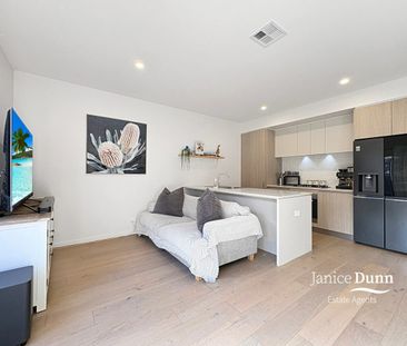 Modern Townhouse Living - Photo 1