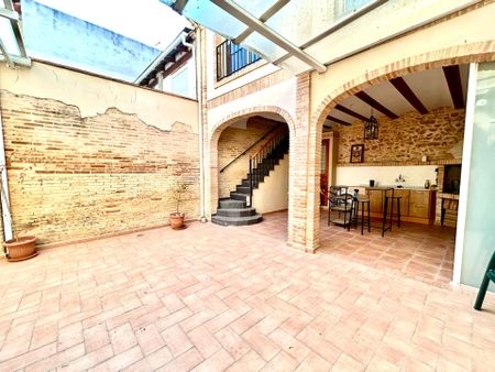Casa mediterránea con grandes terrazas y 4 dormitorios en Rafelbunyol - Photo 3