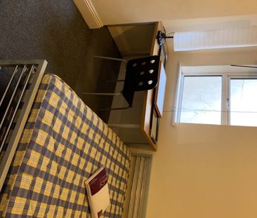 4 bedroom terraced house to rent - Photo 6