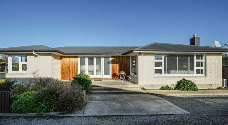 RANGIORA - 3 BEDROOMS - Photo 2