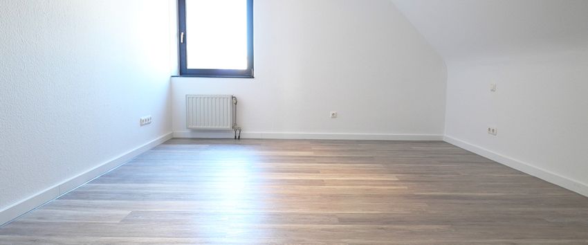 Krefeld-Fischeln/Gewerbegebiet: aufwendig modernisierte 3,5 Zimmerwohnung mit XXL-Dachterrasse - Photo 1