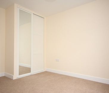 Chertsey Road, Woking - Photo 3