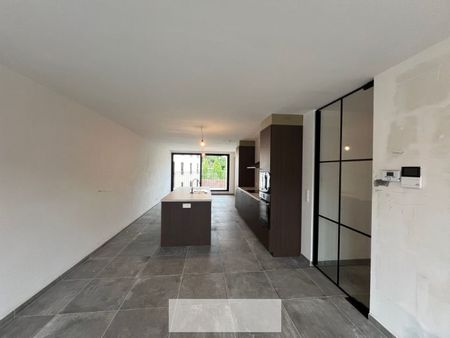 Luxueus nieuwbouwappartement met 2 slaapkamers en staanplaats in hartje Zwevegem - Foto 2