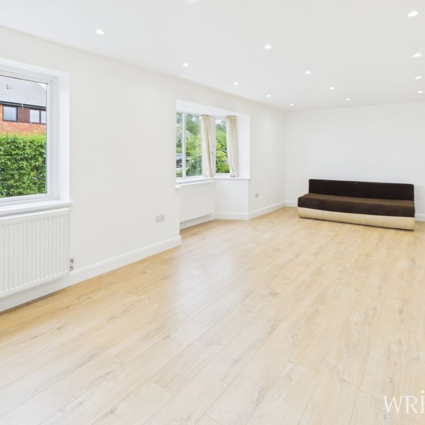 3 bedroom End Of Terrace - Cornerfield, Hatfield - Photo 1