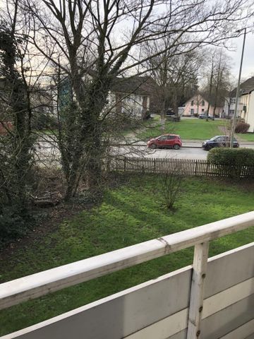 Ruhig gelegen, trotzdem zentral - renovierte Balkonwohnung mit modernem Wannenbad - Photo 3