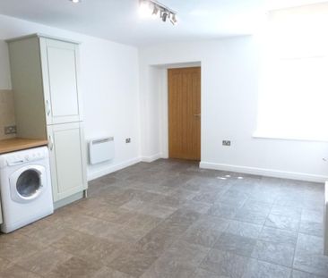 2 bedroom ground floor flat to rent - Photo 4