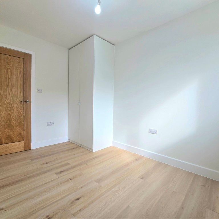 3 Bedroom Apartment, Norbury Avenue, London - Photo 1