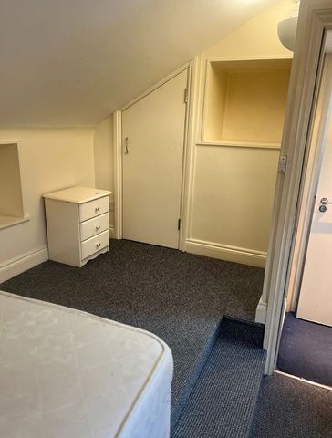 Room in a Shared House, Brenthurst Road, NW10 - Photo 5