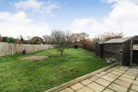 3 bedroom semi-detached house to rent - Photo 5