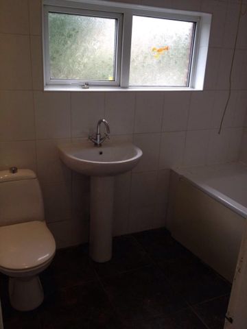 4 bedroom end of terrace house to rent - Photo 5