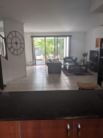 Varsity Lakes - Photo 3