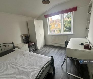 1 bedroom in a house share to rent - Photo 2