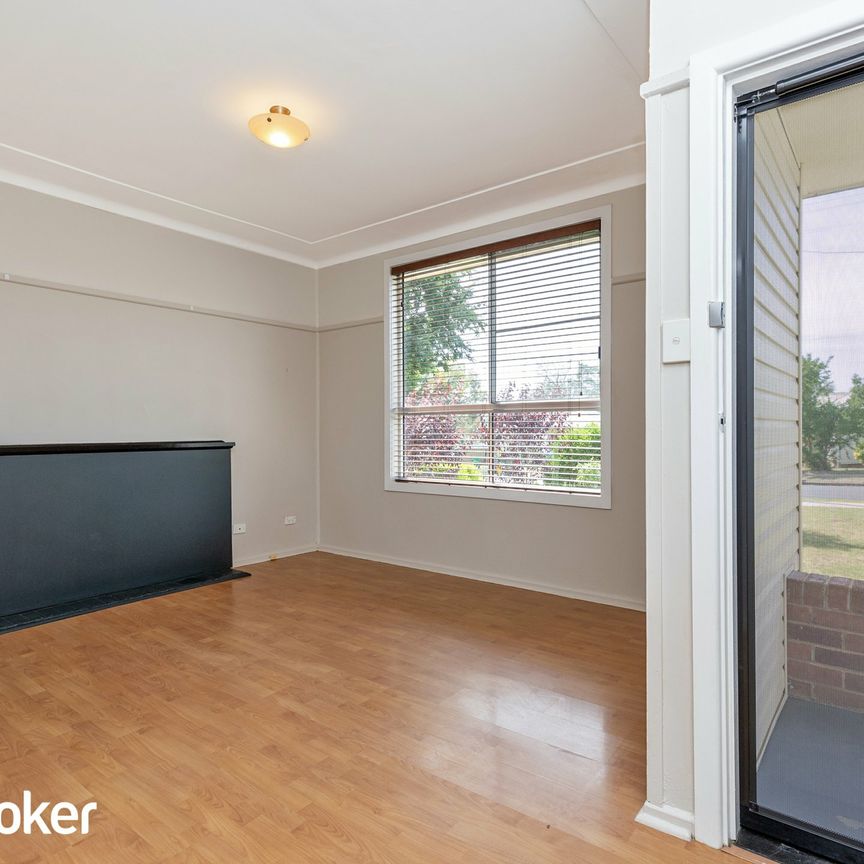 Charming & Comfortable 2-Bedroom Home! - Photo 1