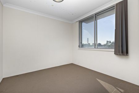 Spacious Unit in Prime Location - Photo 3