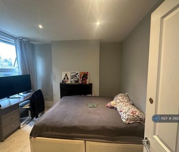 1 bedroom in a house share to rent - Photo 3