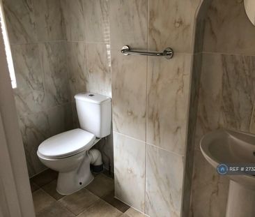 1 bedroom in a house share to rent - Photo 6