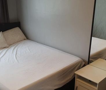 1 bedroom in a house share to rent - Photo 6