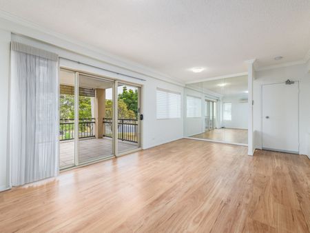 3/2 Oleander Avenue, Biggera Waters - Photo 4