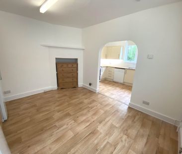 Price £2,995 pcm - Available 16/02/2026 - Part Furnished - Photo 2