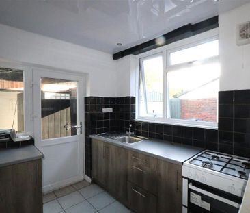 3 bedroom semi-detached house to rent - Photo 6